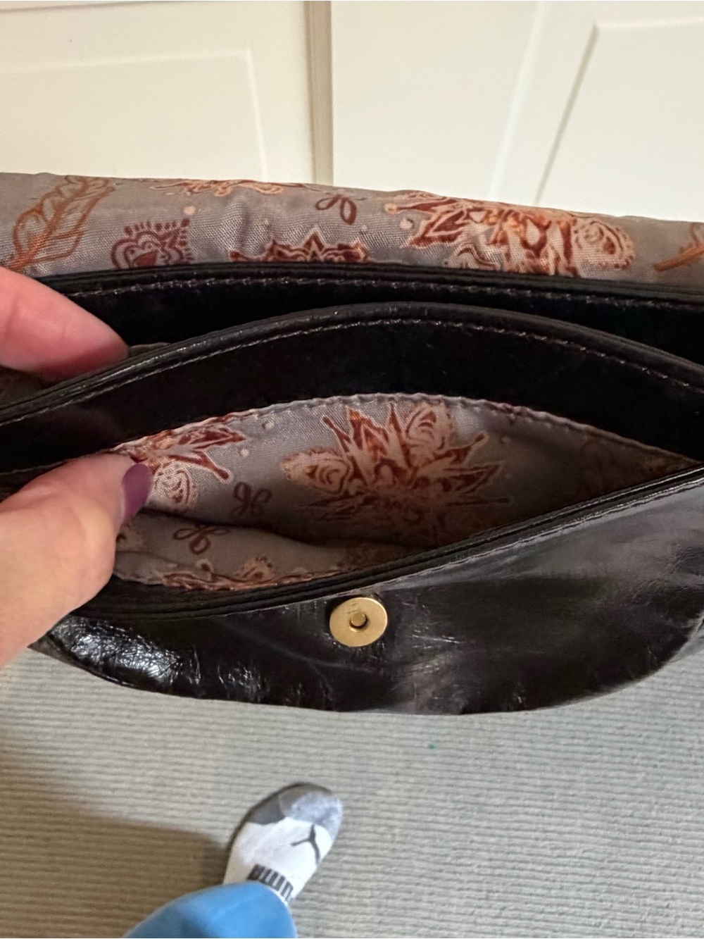 Hobo Black Crossbody Bag - Sleek Minimal Design - Picture 5 of 7